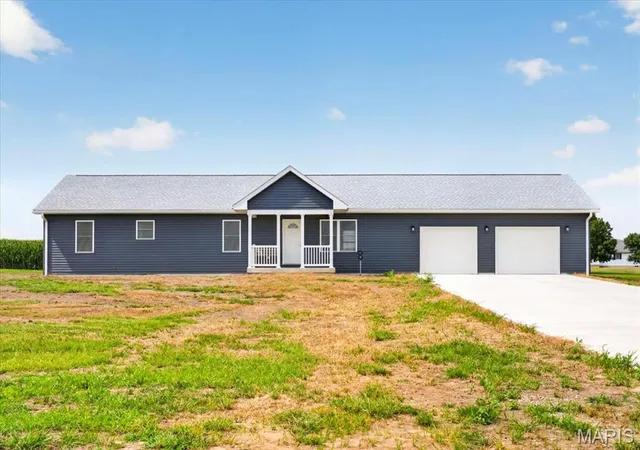 Single family home for sale at 28500 Old Fidelity Rd, Jerseyville, IL 62052 | MLS# MIS26047551
