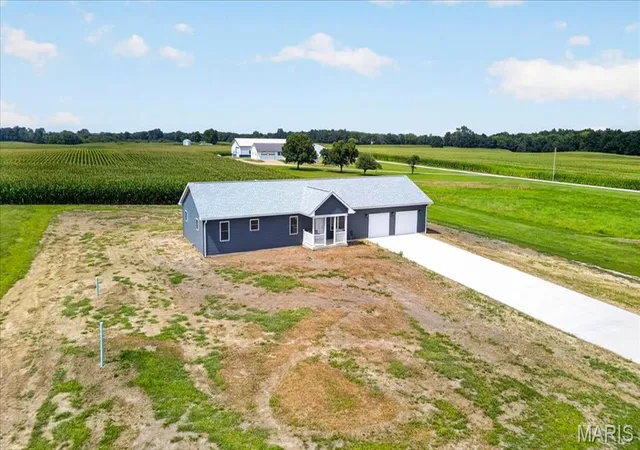 Photo 3 of Single family home for sale at 28500 Old Fidelity Rd, Jerseyville, IL 62052 | MLS# MIS26047551 | Listing updated on 2026-10-06