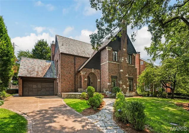 Photo 3 of Sale Pending at 4228 Roland Blvd, Saint Louis, MO 63121 | MLS# MIS26047628 | Listing updated on 2026-09-13