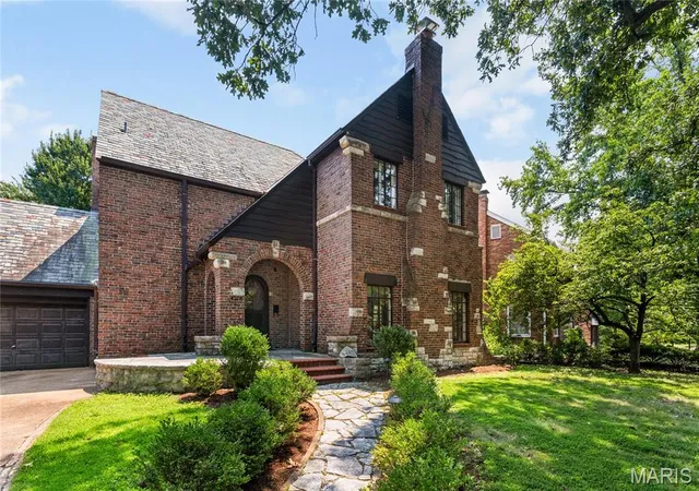 Photo 3 of Sale Pending at 4228 Roland Blvd, Saint Louis, MO 63121 | MLS# MIS26047628 | Listing updated on 2026-09-13