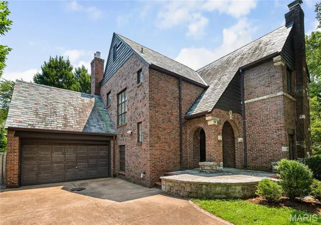 Photo 4 of Sale Pending at 4228 Roland Blvd, Saint Louis, MO 63121 | MLS# MIS26047628 | Listing updated on 2026-09-13
