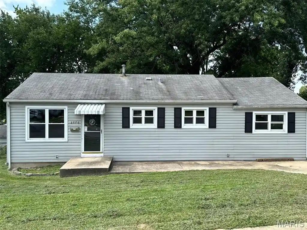 Photo 1 of Single family home for sale at 2570 Mullanphy Ln, Florissant, MO 63031 | MLS# MIS26047630 | Listing updated on 2026-10-08
