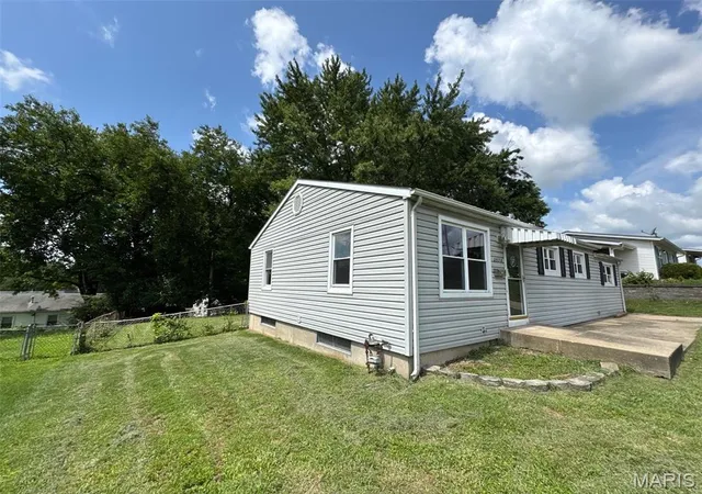 Photo 2 of Single family home for sale at 2570 Mullanphy Ln, Florissant, MO 63031 | MLS# MIS26047630 | Listing updated on 2026-10-08