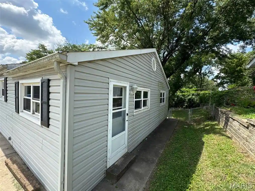 Photo 3 of Single family home for sale at 2570 Mullanphy Ln, Florissant, MO 63031 | MLS# MIS26047630 | Listing updated on 2026-10-08