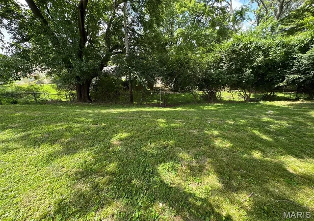 Photo 3 of Single family home for sale at 2570 Mullanphy Ln, Florissant, MO 63031 | MLS# MIS26047630 | Listing updated on 2026-10-08
