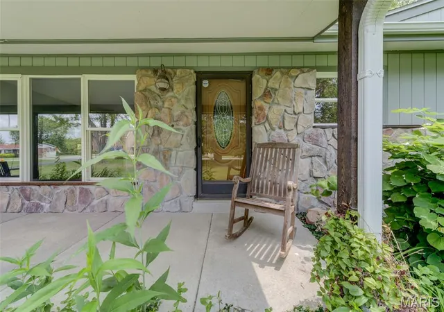 Photo 2 of Sale Pending at 2 Saint Raymond Dr, Saint Peters, MO 63376 | MLS# MIS26047647 | Listing updated on 2026-09-22