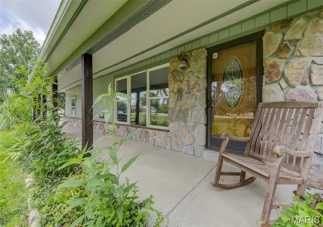 Photo 3 of Sale Pending at 2 Saint Raymond Dr, Saint Peters, MO 63376 | MLS# MIS26047647 | Listing updated on 2026-09-22