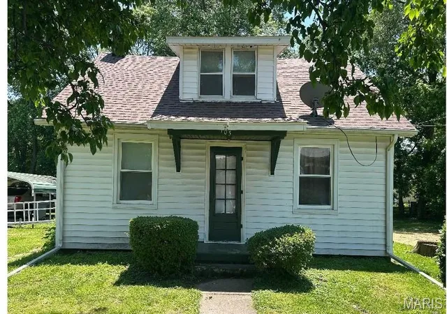 Photo 1 of Single family home for sale at 105 E Vine St, Brighton, IL 62012 | MLS# MIS26047748 | Listing updated on 2026-09-11