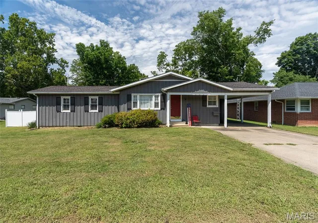 Photo 1 of Single family home for sale at 383 Park Ln, Herrin, IL 62948 | MLS# MIS26047774 | Listing updated on 2026-09-11