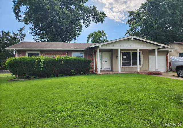 Single family home for sale at 2960 Devonshire Dr, Florissant, MO 63033 | MLS# MIS26047871