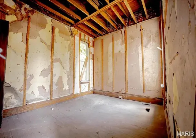 Photo 3 of Single family home for sale at 419 Mott St, Saint Louis, MO 63111 | MLS# MIS26047959 | Listing updated on 2026-10-19