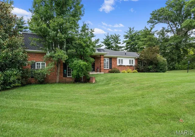 Photo 2 of Single family home for sale at 11631 Fallbrook Dr, Saint Louis, MO 63131 | MLS# MIS26047983 | Listing updated on 2026-09-14