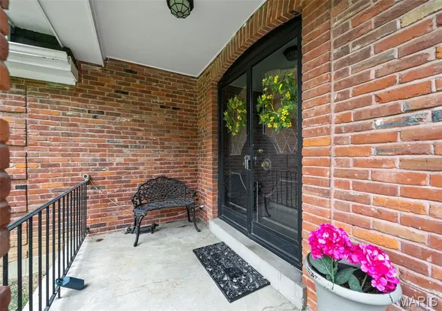 Photo 3 of Single family home for sale at 11631 Fallbrook Dr, Saint Louis, MO 63131 | MLS# MIS26047983 | Listing updated on 2026-09-14