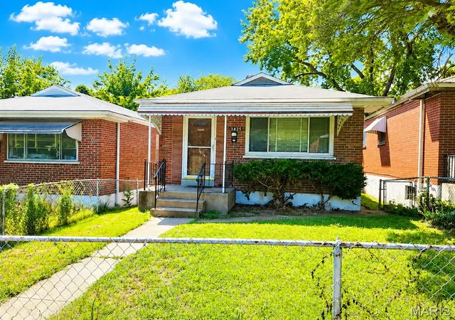 Photo 2 of Single family home for sale at 3825 Illinois Ave, Saint Louis, MO 63118 | MLS# MIS26048137 | Listing updated on 2026-10-24