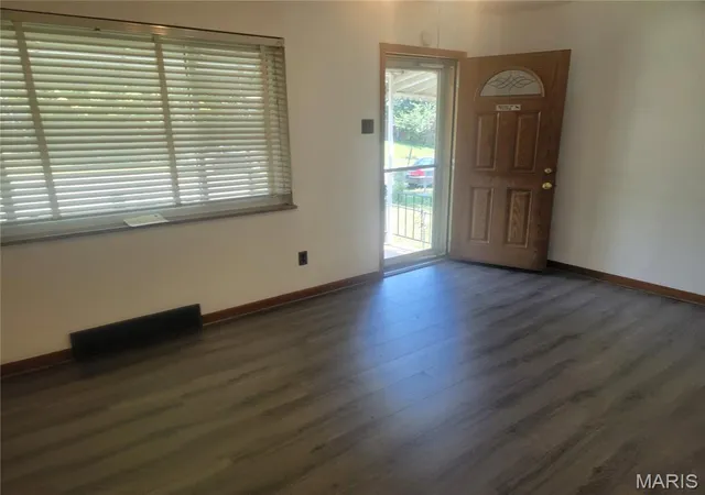 Photo 3 of Single family home for sale at 3825 Illinois Ave, Saint Louis, MO 63118 | MLS# MIS26048137 | Listing updated on 2026-10-24