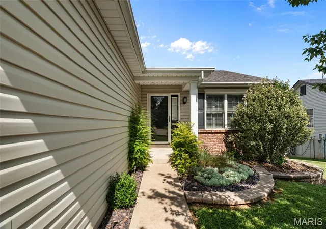 Photo 3 of Single family home for sale at 59 E Homefield Point Ct, O'fallon, MO 63366 | MLS# MIS26048164 | Listing updated on 2026-10-09