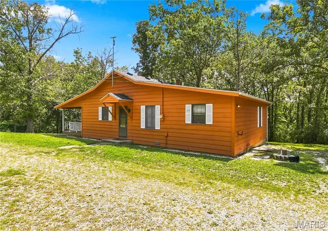 Photo 3 of Sale Pending at 544 Anaconda Rd, Saint Clair, MO 63077 | MLS# MIS26048299 | Listing updated on 2026-09-15