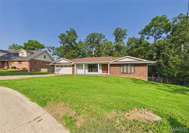 Photo 4 of Sale Pending at 2035 Woodhaven Rd, Poplar Bluff, MO 63901 | MLS# MIS26048303 | Listing updated on 2026-09-10