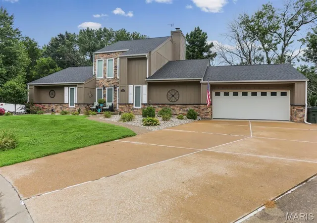 Photo 3 of Single family home for sale at 1006 Patti Ct, Red Bud, IL 62278 | MLS# MIS26048310 | Listing updated on 2026-10-15
