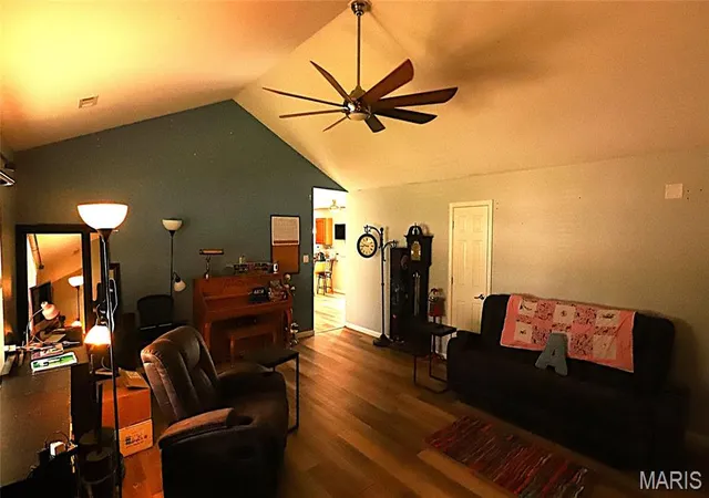 Photo 3 of Single family home for sale at 560 Huntleigh Ct, Farmington, MO 63640 | MLS# MIS26048357 | Listing updated on 2026-09-27