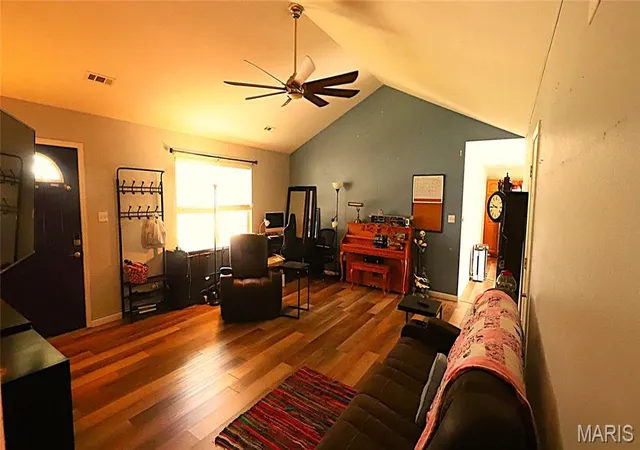 Photo 4 of Single family home for sale at 560 Huntleigh Ct, Farmington, MO 63640 | MLS# MIS26048357 | Listing updated on 2026-09-27