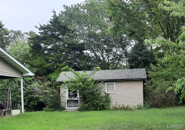 Photo 2 of Sale Pending at 57 E West Rd, Sullivan, MO 63080 | MLS# MIS26048403 | Listing updated on 2026-09-15