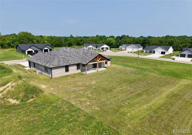 Photo 2 of Single family home for sale at 360 Honeysuckle Dr, Hannibal, MO 63401 | MLS# MIS26048505 | Listing updated on 2026-09-10