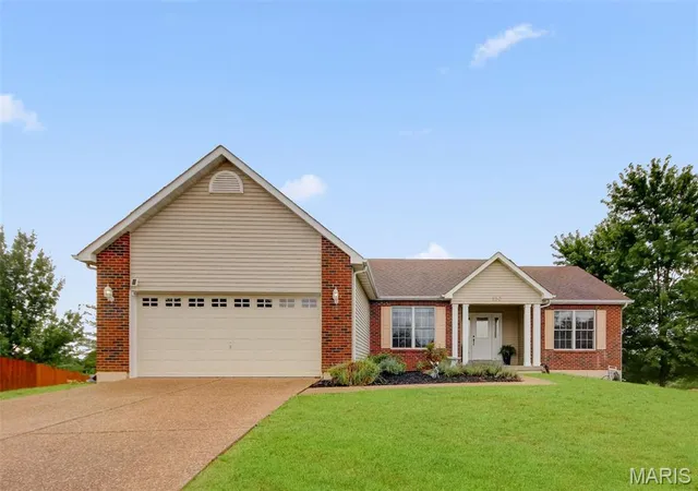Photo 2 of Sale Pending at 130 Wild Pigeon Ct, O Fallon, MO 63368 | MLS# MIS26048790 | Listing updated on 2026-09-09