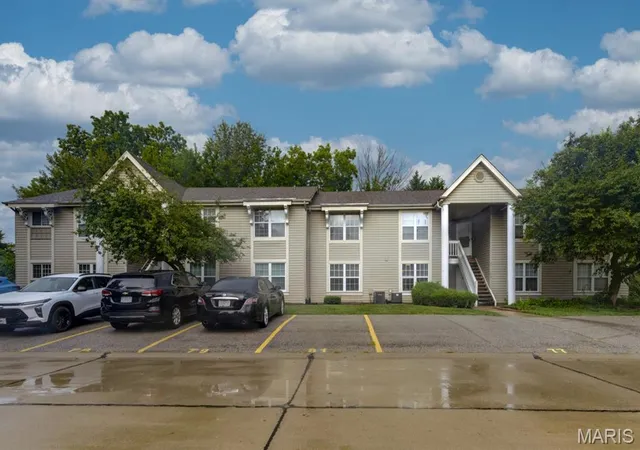 Photo 1 of Sale Pending at 77 Sugar Glen Ct, Saint Peters, MO 63376 | MLS# MIS26048837 | Listing updated on 2026-09-15
