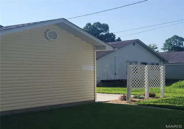 Photo 3 of Single family home for sale at 318 S Sassafras St, Dexter, MO 63841 | MLS# MIS26048913 | Listing updated on 2026-09-15