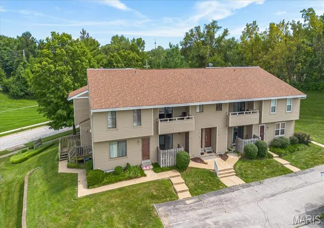 Photo 2 of Sale Pending at 6 Megans Ct #C, O Fallon, MO 63366 | MLS# MIS26048946 | Listing updated on 2026-09-11
