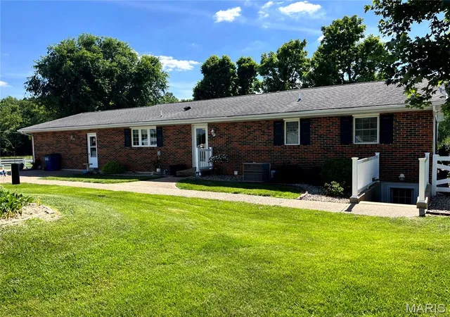 Photo 2 of Sale Pending at 2758 Hwy H, Silex, MO 63377 | MLS# MIS26049007 | Listing updated on 2026-09-14