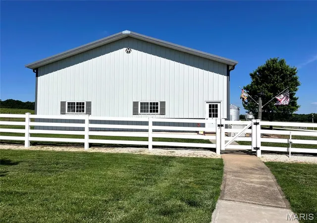 Photo 3 of Sale Pending at 2758 Hwy H, Silex, MO 63377 | MLS# MIS26049007 | Listing updated on 2026-09-14