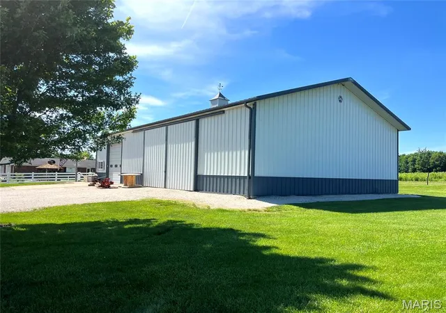 Photo 3 of Sale Pending at 2758 Hwy H, Silex, MO 63377 | MLS# MIS26049007 | Listing updated on 2026-09-14