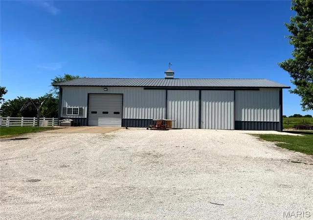 Photo 4 of Sale Pending at 2758 Hwy H, Silex, MO 63377 | MLS# MIS26049007 | Listing updated on 2026-09-14