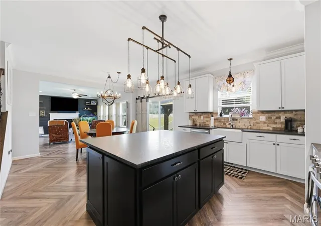 Photo 3 of Sale Pending at 1322 Bloomfield Dr, Eureka, MO 63025 | MLS# MIS26049102 | Listing updated on 2026-09-08