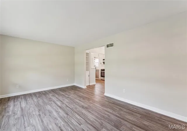 Photo 3 of Single family home for sale at 160 Saint Patrick Ln, Florissant, MO 63031 | MLS# MIS26049103 | Listing updated on 2026-09-14