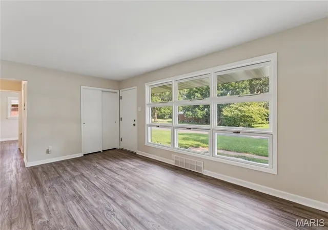 Photo 3 of Single family home for sale at 160 Saint Patrick Ln, Florissant, MO 63031 | MLS# MIS26049103 | Listing updated on 2026-09-14