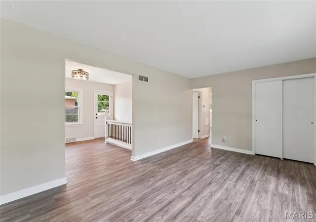 Photo 4 of Single family home for sale at 160 Saint Patrick Ln, Florissant, MO 63031 | MLS# MIS26049103 | Listing updated on 2026-09-14