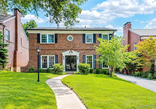 Photo 1 of Sale Pending at 8016 Davis Dr, Saint Louis, MO 63105 | MLS# MIS26049249 | Listing updated on 2026-10-05