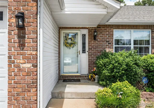 Photo 3 of Sale Pending at 127 Ezekiel Ct, Hillsboro, MO 63050 | MLS# MIS26049401 | Listing updated on 2026-09-11