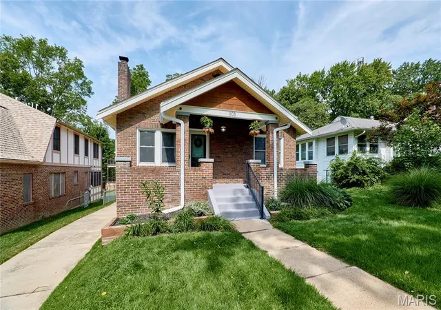 Photo 2 of Single family home for sale at 805 Leonard Dr, Saint Louis, MO 63119 | MLS# MIS26049600 | Listing updated on 2026-09-25