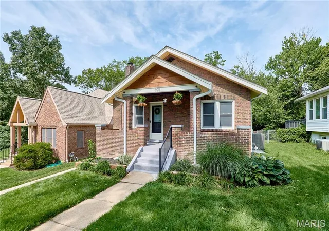 Photo 3 of Single family home for sale at 805 Leonard Dr, Saint Louis, MO 63119 | MLS# MIS26049600 | Listing updated on 2026-09-25