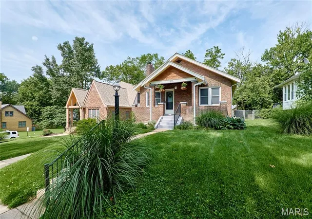 Photo 3 of Single family home for sale at 805 Leonard Dr, Saint Louis, MO 63119 | MLS# MIS26049600 | Listing updated on 2026-09-25