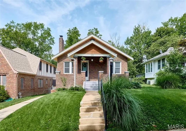 Photo 4 of Single family home for sale at 805 Leonard Dr, Saint Louis, MO 63119 | MLS# MIS26049600 | Listing updated on 2026-09-25