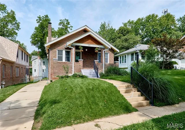 Photo 4 of Single family home for sale at 805 Leonard Dr, Saint Louis, MO 63119 | MLS# MIS26049600 | Listing updated on 2026-10-31