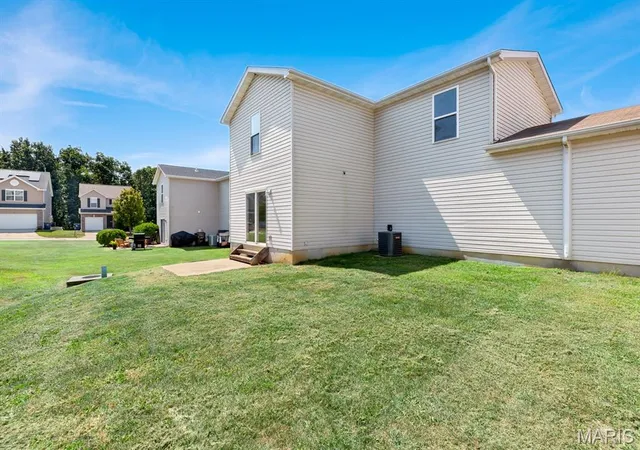 Photo 2 of Sale Pending at 14 Bridgeton Ct, Wentzville, MO 63385 | MLS# MIS26049730 | Listing updated on 2026-09-15