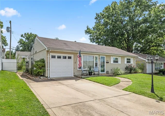 Photo 2 of Sale Pending at 6334 Hurstgreen Ln, Saint Louis, MO 63123 | MLS# MIS26049801 | Listing updated on 2026-09-13