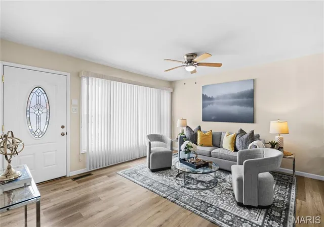 Photo 3 of Sale Pending at 6334 Hurstgreen Ln, Saint Louis, MO 63123 | MLS# MIS26049801 | Listing updated on 2026-09-13