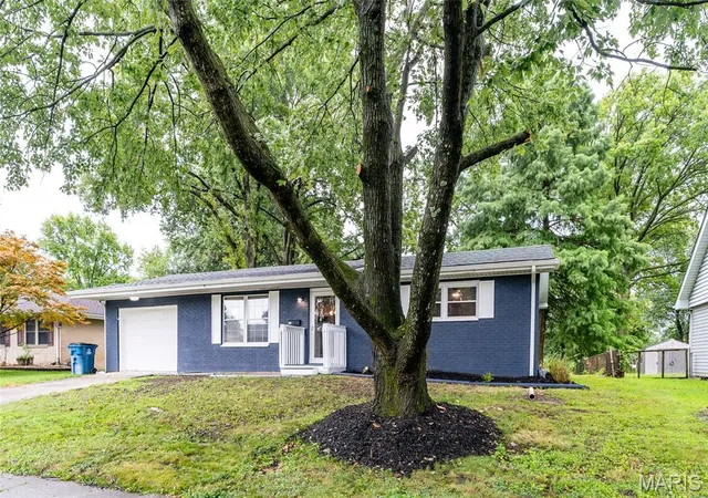 Photo 3 of Single family home for sale at 14 Wilson Park Dr, Granite City, IL 62040 | MLS# MIS26049829 | Listing updated on 2026-10-07